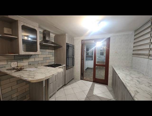 4 BEDROOM HOUSE RENTED IN THORNTON